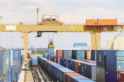 滿洲里站進出口運量突破1000萬噸，貨物貿易持續增長